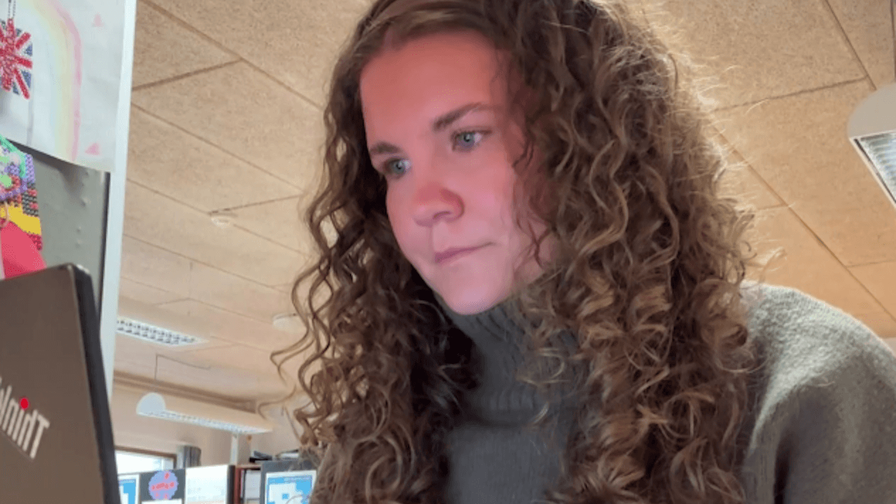 Lærer kaldt 276 gange på én time: Data afslører skolens ressourcekrise